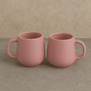 Kit com 2 canecas bojudas de porcelana 260ml, ideais para café, chá ou leite com estilo.