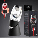 Aerador Portátil de Vinho Luxo Casa Splendida com embalagem premium ao fundo, destacando design sofisticado.