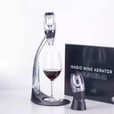 Aerador de Vinho Luxo com Suporte Casa Splendida em close sobre fundo neutro, destacando seu design sofisticado.