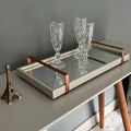 Bandeja decorativa espelhada off white com alças cromadas