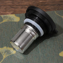 Close do infusor/filtro metálico removível da garrafa térmica, peça de encaixe