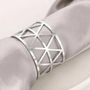 Porta-guardanapos metálicos vazados com acabamento eletroplated em prata Geométricos para eventos e mesa posta elegante