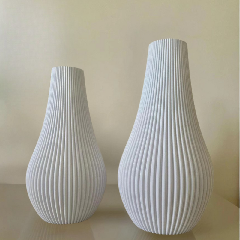 Kit de vasos decorativos com textura em linhas verticais e acabamento fosco, ideal para ambientes modernos e sofisticados
