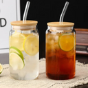 Conjunto com 6 copos de vidro 380ml, tampa de bambu e canudo. Ideal para drinks, caipirinhas e cafés gelados.