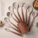 Kit de utensílios de silicone com cabo efeito madeira e detalhes dourados – Casa Splendida