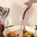 Kit de utensílios de silicone com cabo efeito madeira e detalhes dourados – Casa Splendida