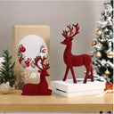 Renas Decorativas de Natal Casa Splendida em resina vermelha – estilo europeu moderno sobre móvel decorado.