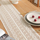  Caminho de mesa bege vintage com renda crochet e franjas, feito em algodão e poliéster, ideal para decoração de mesa elegante