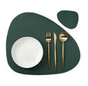 Jogo americano em couro sintético formato orgânico dupla face, com porta-copos, verde, estilo moderno Casa Splendida.

