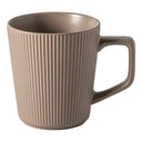 Caneca nórdica cerâmica marrom 450ml com textura listrada