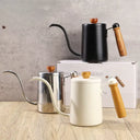 Chaleira gooseneck 600ml com cabo de madeira e bico fino curvo para preparo manual de café