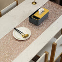 Caminho de mesa vazado bronze sofisticado para eventos e recepções – Casa Splendida