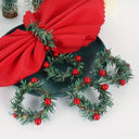 Porta-guardanapo natalino em formato de guirlanda com frutinhas vermelhas e ramos verdes – Casa Splendida, ideal para ceia de Natal.

