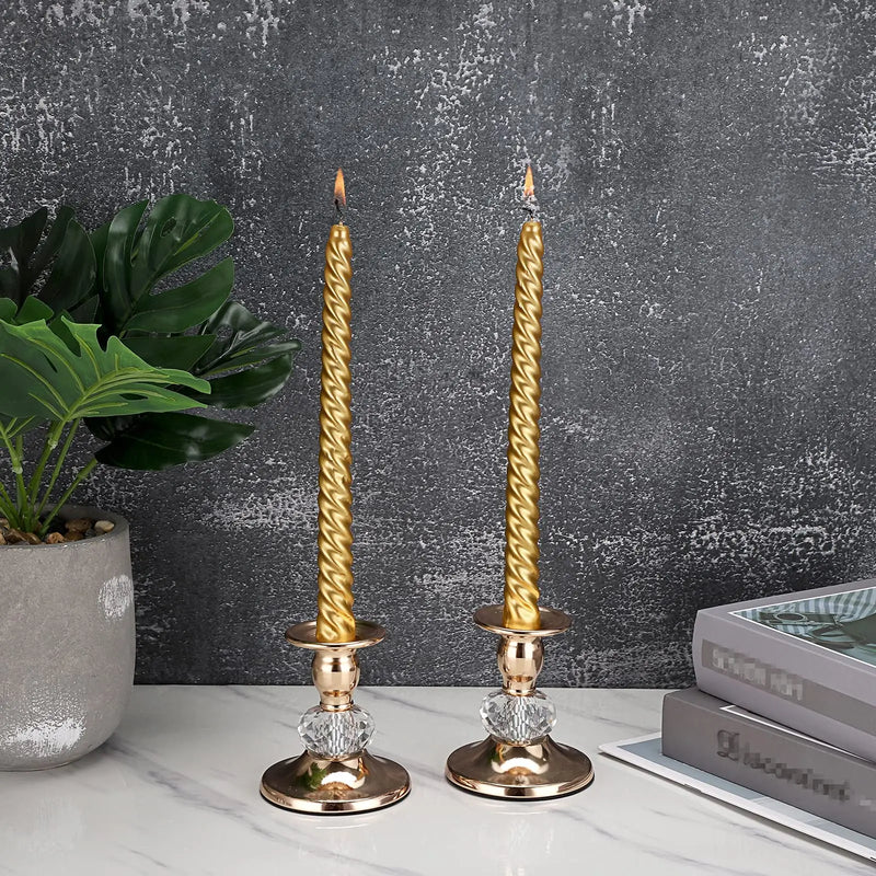 Kit 2 castiçais dourados com cristal decorativo para mesa sofisticada