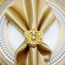 Porta-guardanapos metálicos vazados com acabamento eletroplated em dourado floral para eventos e mesa posta elegante