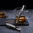 Infusor inox tubular com gancho, ideal para chá solto, elegante, prático e reutilizável – Casa Splendida