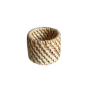 Porta-guardanapo artesanal de rattan natural, feito à mão, em formatos circular e quadrado – Casa Splendida.

