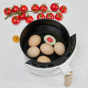Temporizador Egg Timer cozinhando junto aos ovos, com escala visual de cozimento Soft, Medium e Hard.