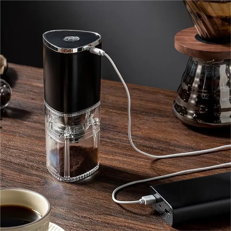 Moedor elétrico de café portátil preto com recarga USB e ajuste de moagem