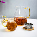 Jarra de vidro borossilicato 1,8 L com formato diamantado, tampa de bambu e filtro em inox para bebidas quentes e frias