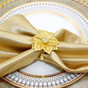 Porta-guardanapos metálicos vazados com acabamento eletroplated em dourado floral para eventos e mesa posta elegante