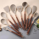 Kit de utensílios de silicone com cabo efeito madeira e detalhes dourados – Casa Splendida