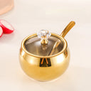 conjunto dourado com 3 potes de inox, tampas de vidro e colheres sobre bandeja – Casa Splendida