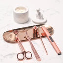 Kit de acessórios para velas em metal rose gold com tesoura, apagador, pegador, isqueiro elétrico e bandeja – Casa Splendida