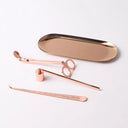 Kit de acessórios para velas em metal rose gold com tesoura, apagador, pegador, isqueiro elétrico e bandeja – Casa Splendida