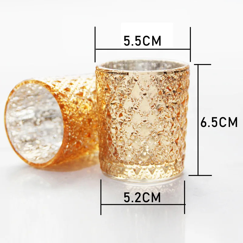 Kit 3 porta-velas de vidro dourado com textura clássica iluminados por velas