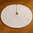 Saia de Pelúcia Branca para Árvore de Natal Casa Splendida, design minimalista e textura suave, ideal para decorações natalinas clean e modernas.