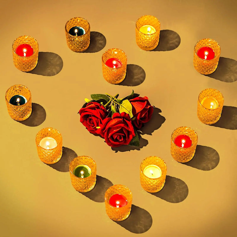 Kit 3 porta-velas de vidro dourado com textura clássica iluminados por velas