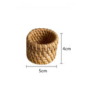 Porta-guardanapo artesanal de rattan natural, feito à mão, em formatos circular e quadrado – Casa Splendida.

