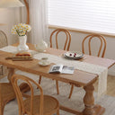  Caminho de mesa bege vintage com renda crochet e franjas, feito em algodão e poliéster, ideal para decoração de mesa elegante
