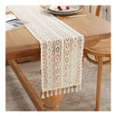  Caminho de mesa bege vintage com renda crochet e franjas, feito em algodão e poliéster, ideal para decoração de mesa elegante