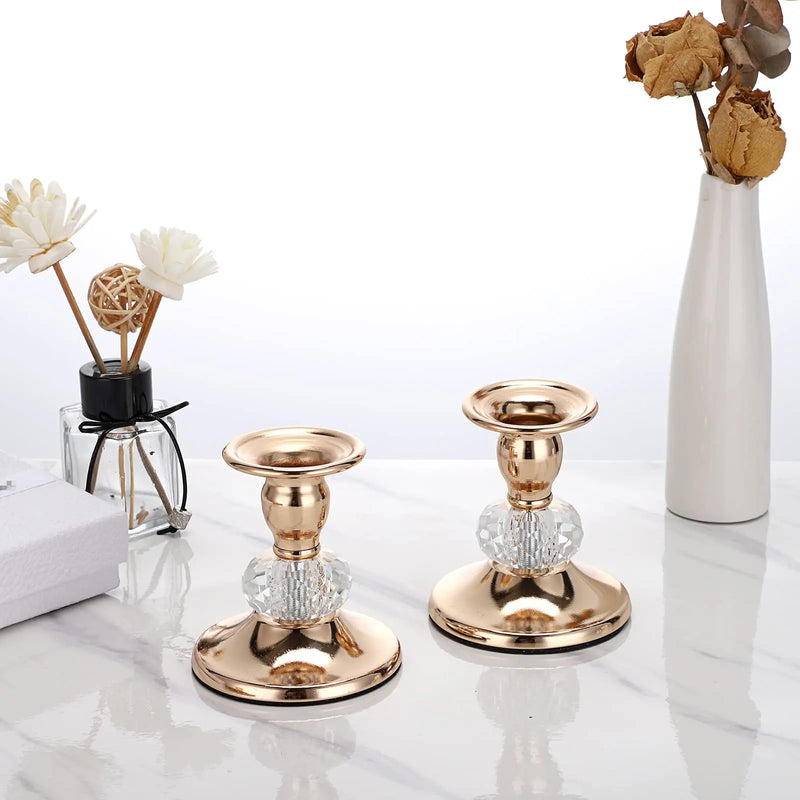 Kit 2 castiçais dourados com cristal decorativo para mesa sofisticada