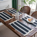 Jogo americano macramê retangular em algodão e linho, preto e branco, estilo boho Casa Splendida.