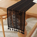  Caminho de mesa bege vintage com renda crochet e franjas, feito em algodão e poliéster, ideal para decoração de mesa elegante