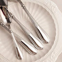 Detalhe do Faqueiro Valenza em aço inox 18/10 premium com brilho espelhado e design ocidental atemporal – Casa Splendida