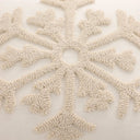 Detalhe do floco de neve tufado em relevo na capa de almofada — Casa Splendida
