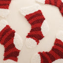 Detalhe das meias de Natal tufadas em vermelho e branco — Casa Splendida